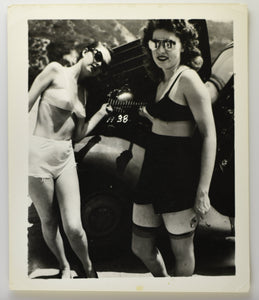 Original Photo Risqué Pinup Vintage Female Nude [RTR−F00191 ]