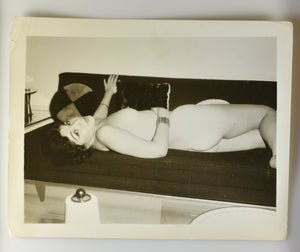 Original Photo Risqué Pinup Vintage Female Nude [RTR−F00208 ]